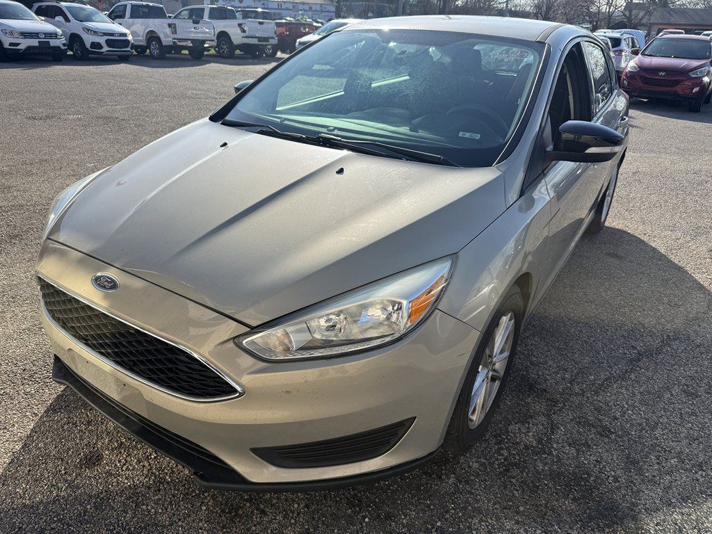 Used 2015 Ford Focus SE FWD image 2