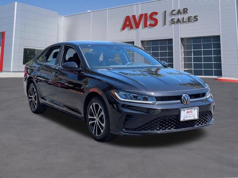 Used 2025 Volkswagen Jetta Sport FWD image 3