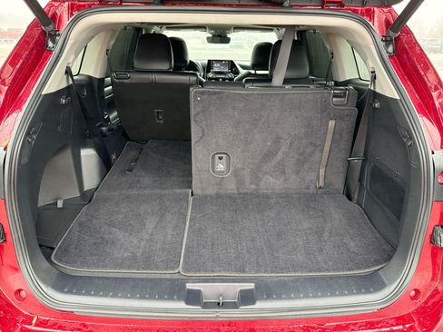 Used 2022 Toyota Highlander XLE image 21