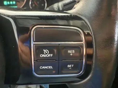Used 2015 Jeep Wrangler Unlimited Sahara AWD/4WD image 31