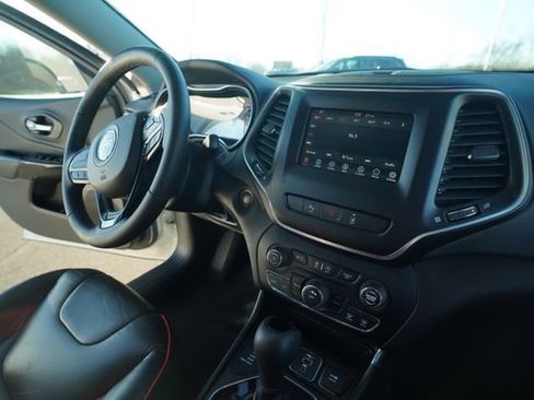 Used 2021 Jeep Cherokee Latitude Plus image 31