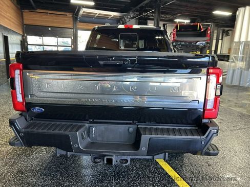 Used 2023 Ford F250 Platinum AWD/4WD image 4