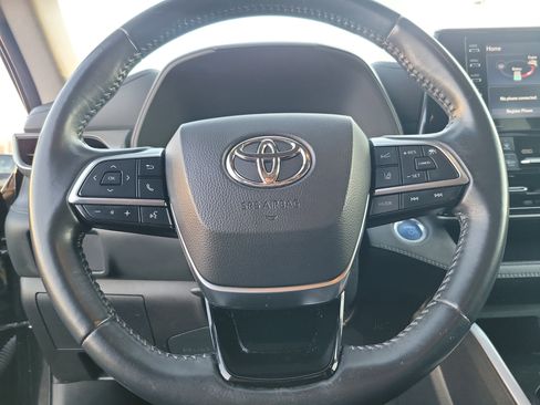 Certified 2021 Toyota Highlander LE image 24