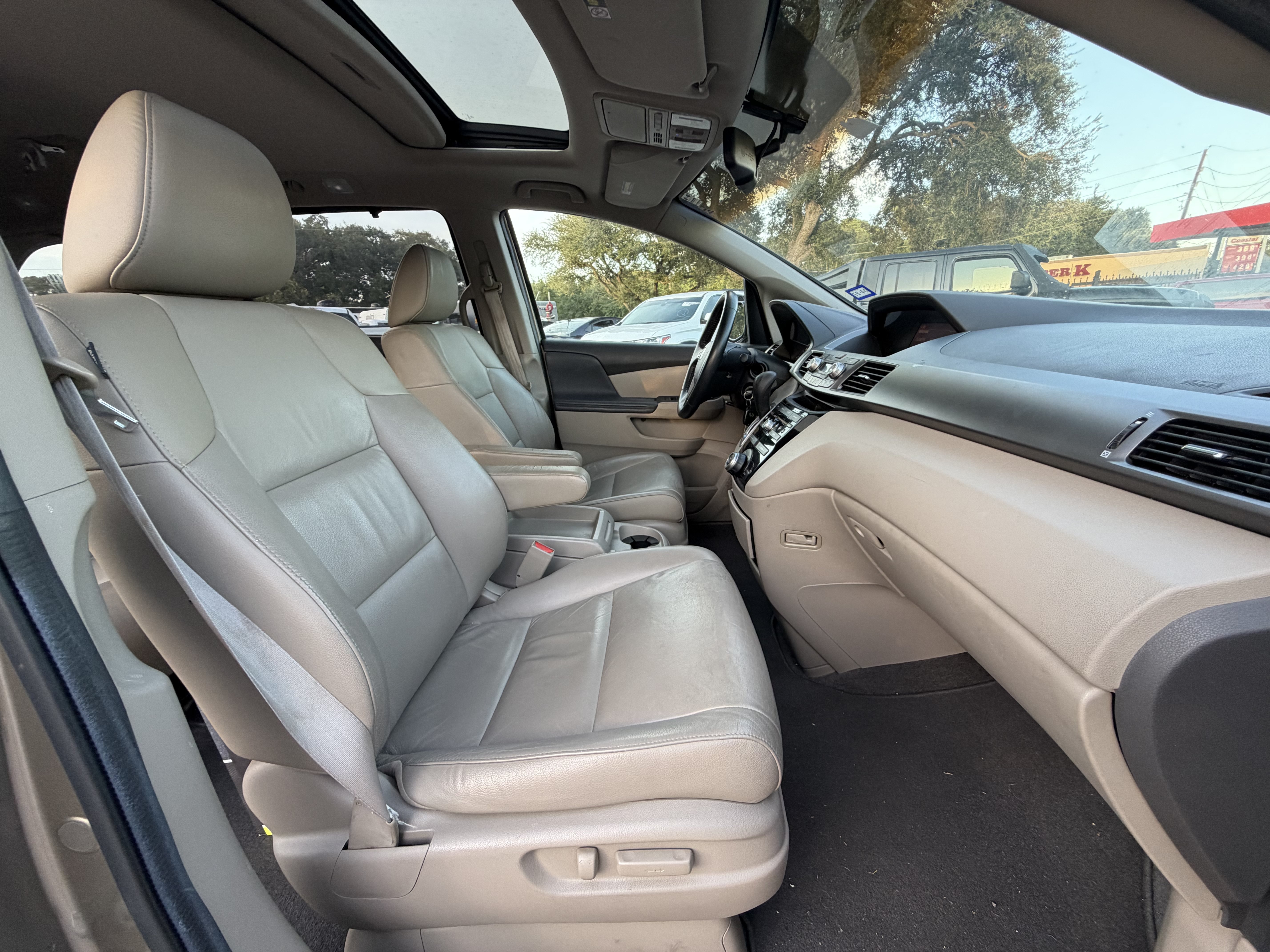 Used 2011 Honda Odyssey EX-L image 17
