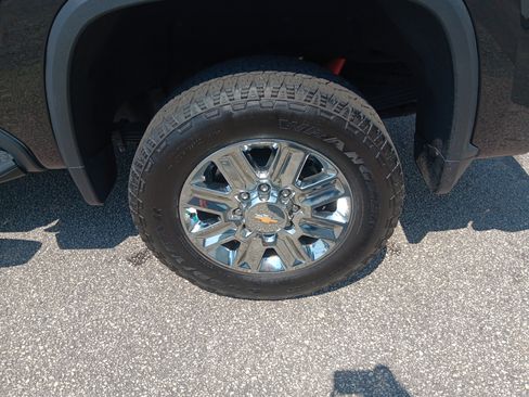 Used 2024 Chevrolet Silverado 2500 High Country w/ High Country Premium Package AWD/4WD image 4