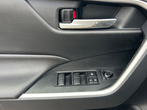 Certified 2019 Toyota RAV4 XLE w/ Convenience Package AWD/4WD image 11