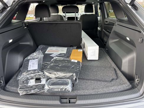 New 2026 Volkswagen Atlas Cross Sport SEL R-Line image 9