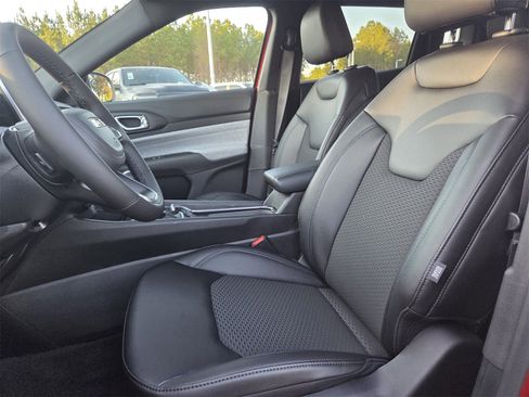 New 2026 Jeep Compass Latitude image 9