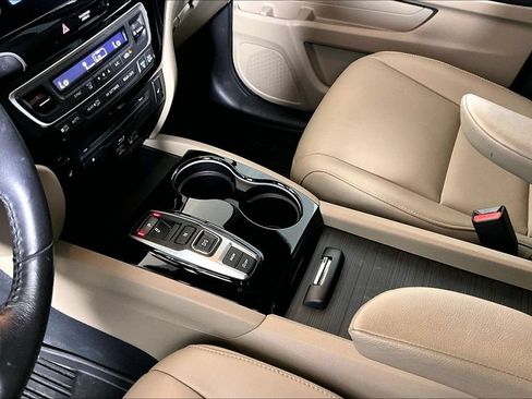 Used 2021 Honda Pilot Touring image 13