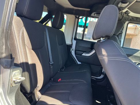 Used 2014 Jeep Wrangler Unlimited Rubicon w/ Connectivity Group image 31