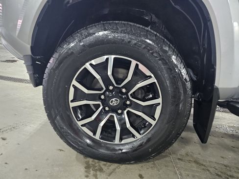 Used 2022 Toyota Tacoma TRD Sport image 9