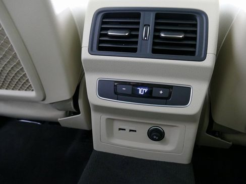 Used 2024 Audi Q5 e Premium w/ Convenience Package image 30