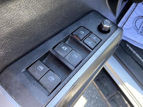 Used 2018 Toyota Tacoma SR5 RWD image 11