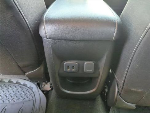 Used 2017 Chevrolet Colorado LT w/ LT Convenience Package RWD image 23