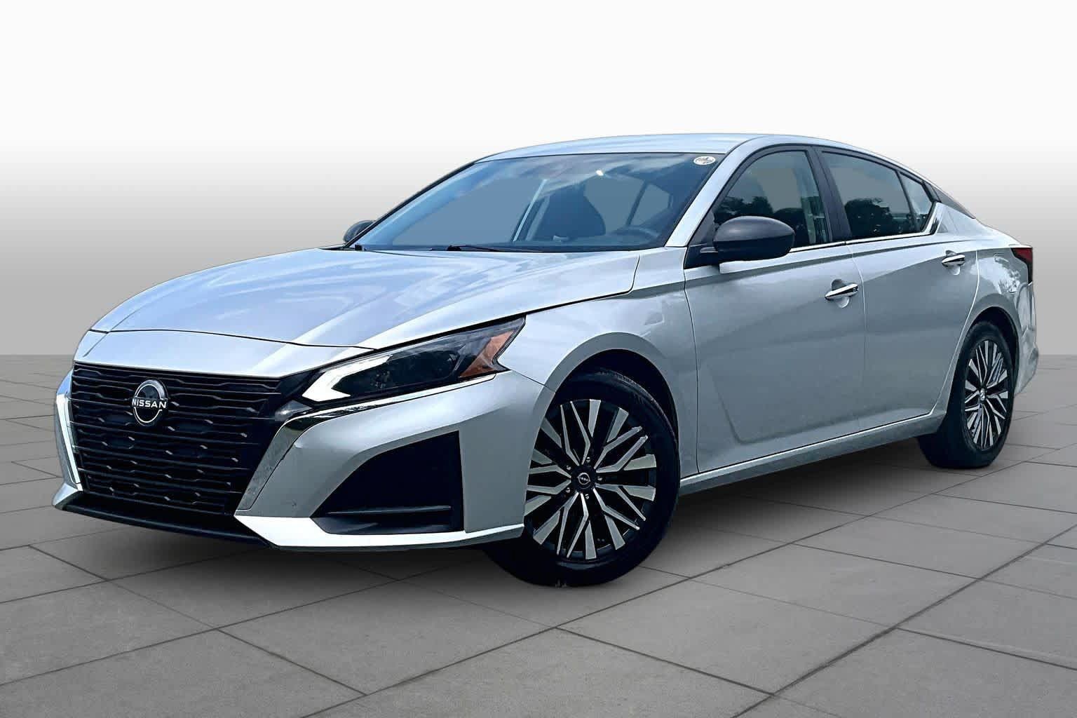 Used 2024 Nissan Altima 2.5 SV FWD image 1