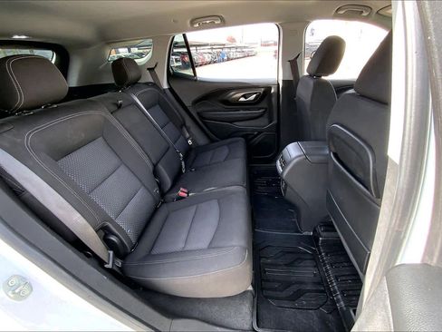 Used 2022 GMC Terrain SLE w/ Elevation Edition image 17