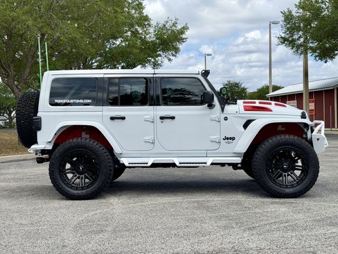 Used 2025 Jeep Wrangler Unlimited Sahara AWD/4WD image 7