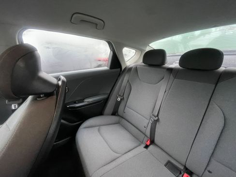 Used 2025 Kia K4 LXS image 39