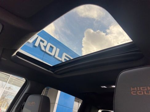 Used 2024 Chevrolet Silverado 1500 High Country w/ Technology Package image 28