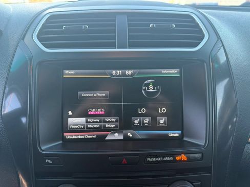 Used 2016 Ford Explorer XLT w/ Equipment Group 201A AWD/4WD image 18