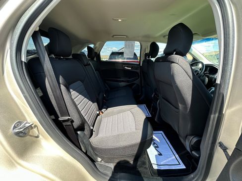 Used 2017 Ford Edge SE AWD/4WD image 12