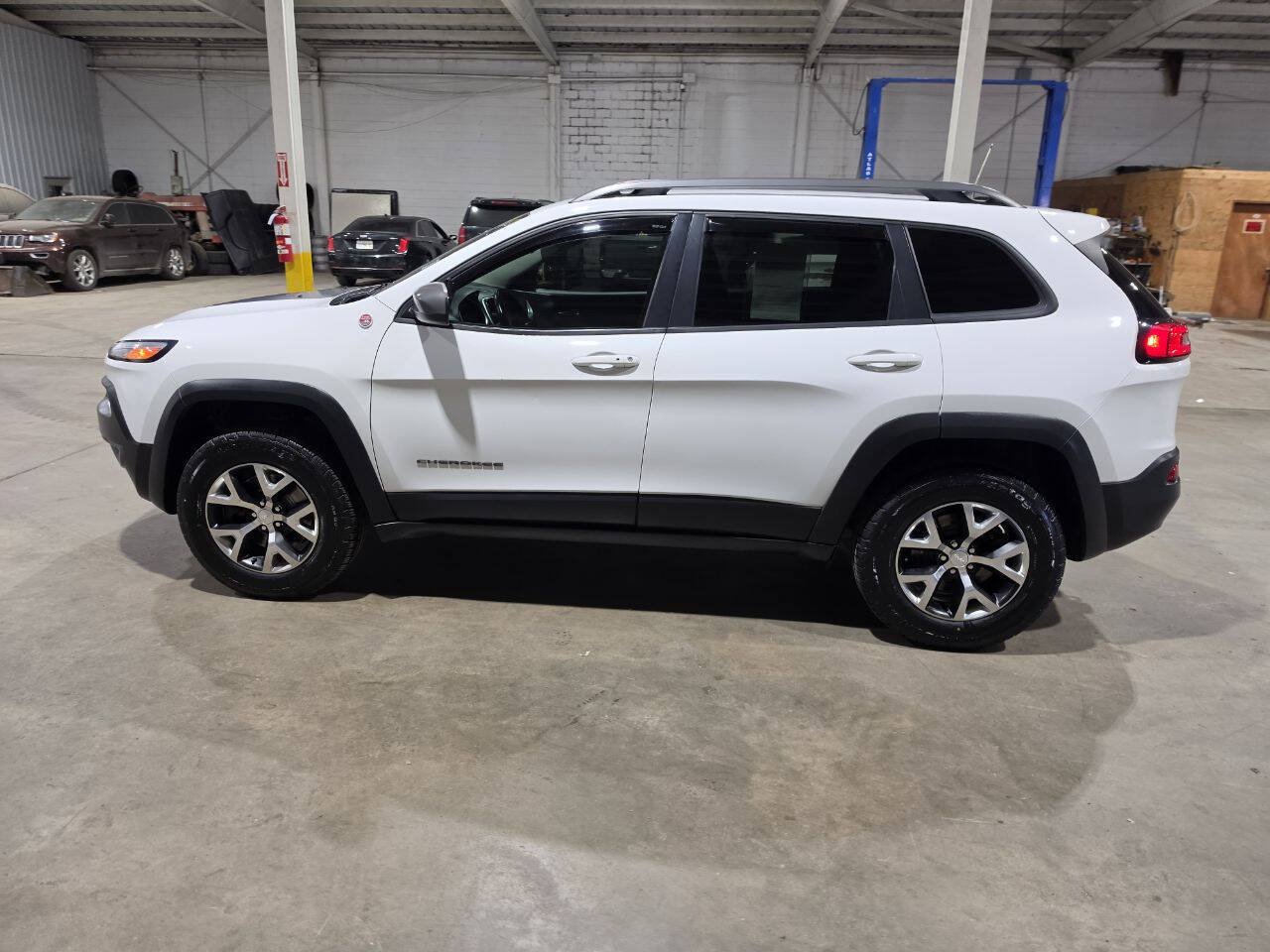 Used 2017 Jeep Cherokee Trailhawk w/ Comfort/Convenience Group AWD/4WD image 5