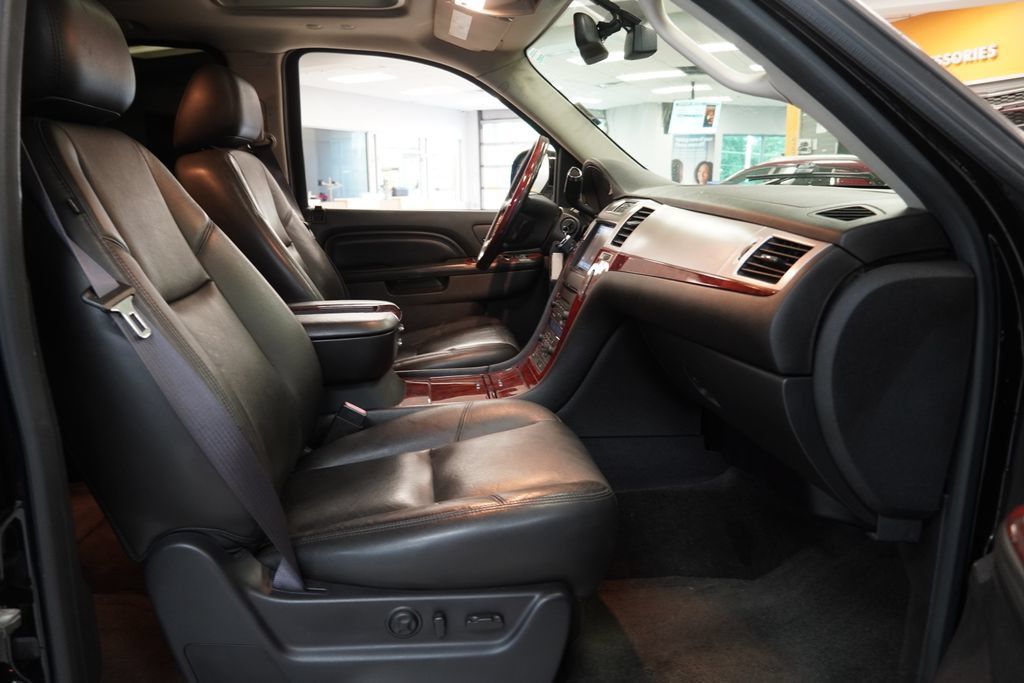 Used 2013 Cadillac Escalade ESV Premium AWD/4WD image 39