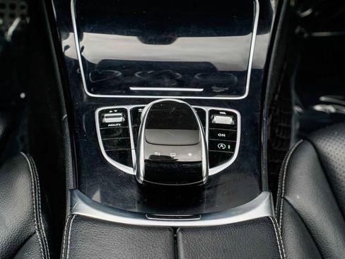 Used 2015 Mercedes-Benz C 300 4MATIC Sedan image 14