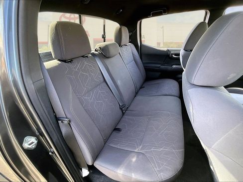 Used 2016 Toyota Tacoma TRD Sport image 27