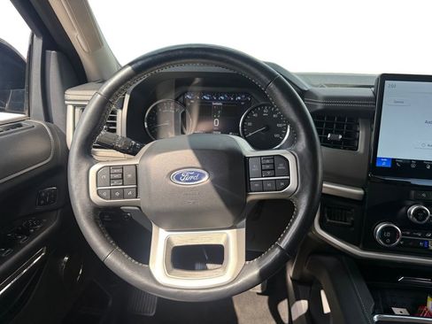 Used 2024 Ford Expedition XLT image 12