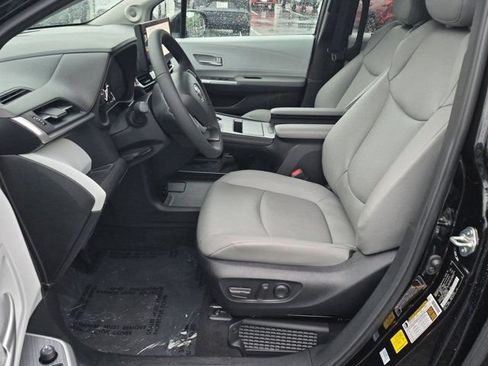 Certified 2026 Toyota Sienna XLE AWD/4WD image 8