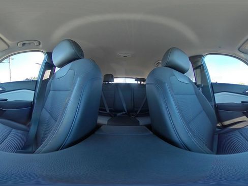 Used 2025 Chevrolet Trax LT w/ LT Convenience Package FWD image 40