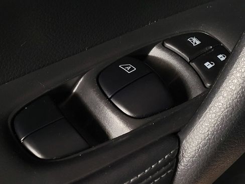 Used 2019 Nissan Rogue S FWD image 27