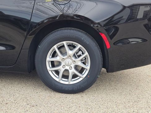 New 2026 Chrysler Pacifica Select image 15