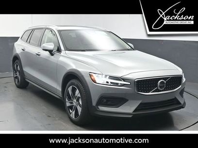 New 2026 Volvo V60 B5 Cross Country Plus w/ Protection Package Premier