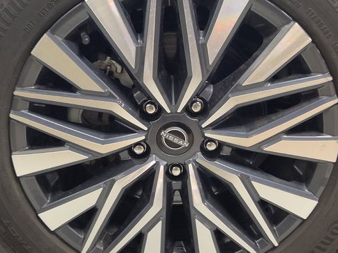 Used 2025 Nissan Altima 2.5 SV FWD image 31