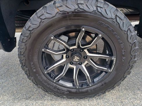 Used 2022 Chevrolet Silverado 1500 RST AWD/4WD image 26