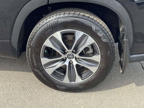 Used 2022 Toyota Highlander XLE image 9