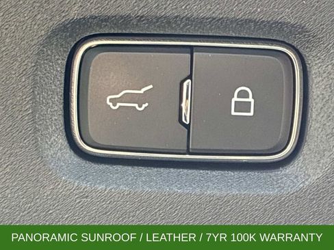 Used 2025 Ford Expedition Active image 15