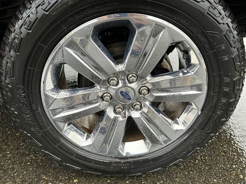 Used 2019 Ford F150 Lariat image 12