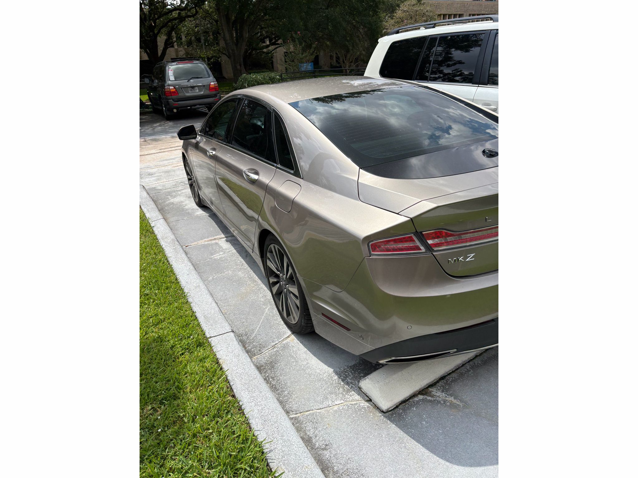 Used 2019 Lincoln MKZ Reserve AWD/4WD image 3