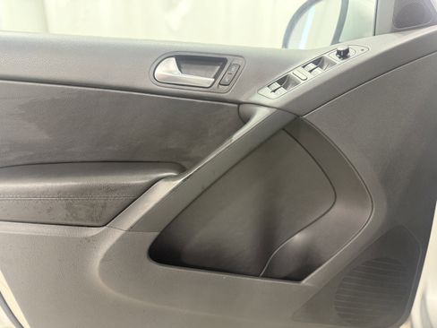 Used 2010 Volkswagen Tiguan Wolfsburg Edition image 12