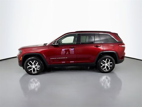 Used 2025 Jeep Grand Cherokee Limited w/ Trailer Tow Package image 2