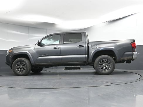 Used 2020 Toyota Tacoma SR5 image 30