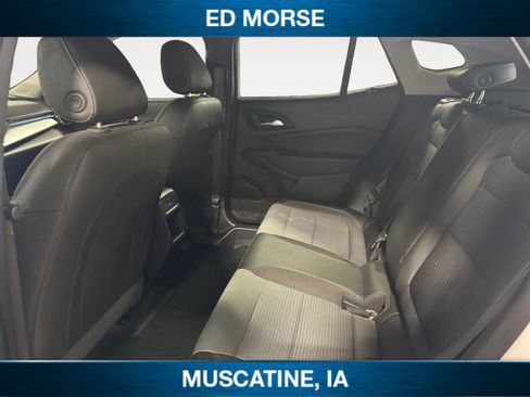 Used 2025 Chevrolet Trax LT w/ LT Convenience Package FWD image 13