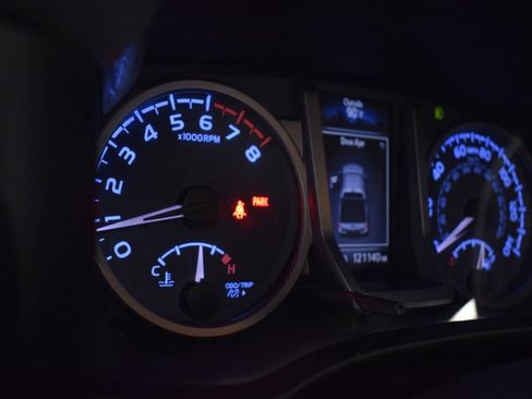 Used 2020 Toyota Tacoma SR5 image 39