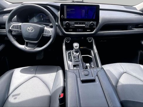 Used 2025 Toyota Grand Highlander AWD Hybrid image 16