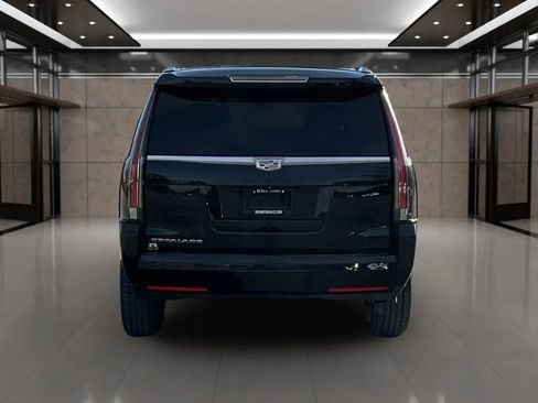 Used 2019 Cadillac Escalade Luxury image 4