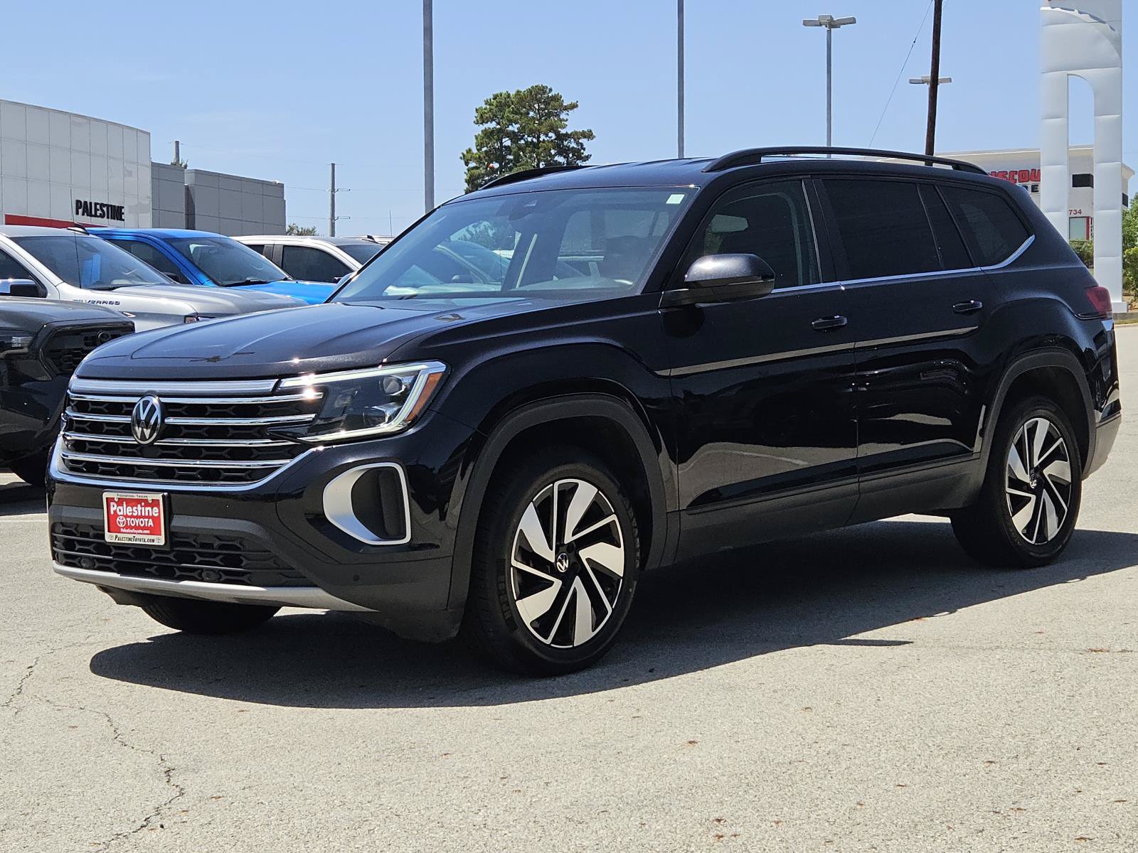 Used 2024 Volkswagen Atlas SE AWD/4WD image 3
