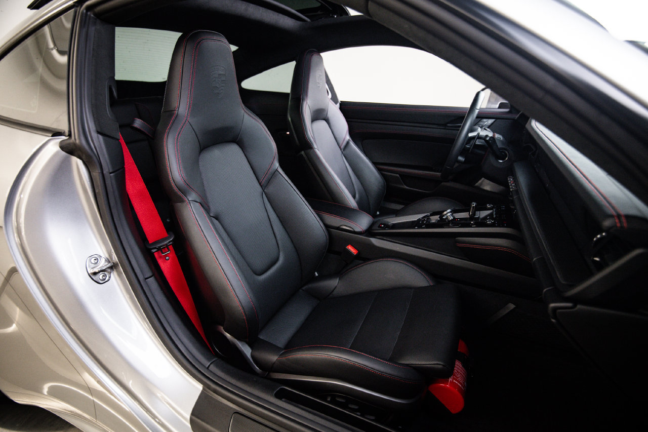 Certified 2025 Porsche 911 Carrera GTS RWD image 29